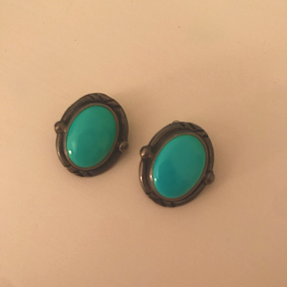 Vintage Clip on Earrings - Picture 2 of 4